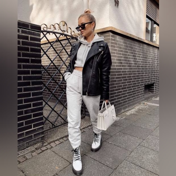 DR. MARTENS 1460 Pascal Lace-up Boots in Optical White NEW *Size Wms 8* - Picture 4 of 12